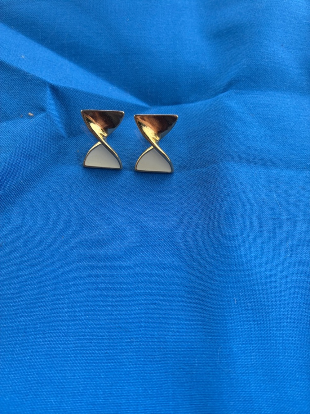 Vintage Avon Gold tone and cream half twit bow  clip on Earrings -